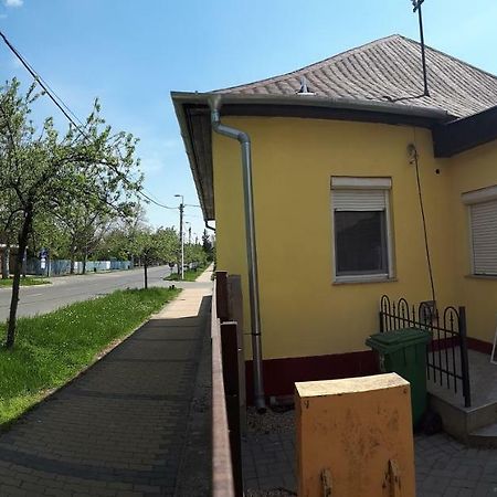 Апартаменты Dyta2 Apartman Хайдусобосло Экстерьер фото